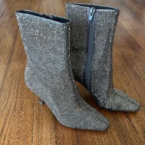 Steve Madden® Vakay pewter heeled booties size 5
 new without tags
